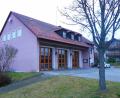 Bild: fjo
Von außen sind die massiven Schäden am Feuerwehrhaus kaum zu sehen. Betroffen sind jedoch innen Decken und Wände.