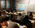 Bild: Stiftland-Gymnasium/exb
Die Elftklässler lauschten bei der Skype-Konferenz dem US-Experten Charles T. Julien.