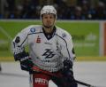 Archivbild: gb
Die Blue Devils besiegten am Dienstag den Höchstadter EC mit 6:3. Für Tomas Rubes war das Match nach einer knappen Viertelstunde beendet. Der Tscheche schied mit einer Schulterverletzung aus.