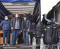 Bild: oe
Georg Beck (rechts) organisiert eine Ladung voller Hilfsgüter für die Ukraine. Der Amberger Inhaber eines Sanitätshauses, der Matthias Hahn, spendierte viele Rollstühle und Krankenhausbetten für die Caritas in dem osteuropäischen Land.