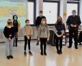 Bild: Maresa Hottner/exb
Im Rahmen des bundesweiten Vorlesewettbewerbs der sechsten Klassen setzte sich Magdalena Werner (vorne, Dritte von links) beim Schulentscheid des JAS-Gymnasiums Nabburg durch. Mit ihr freuten sich die Finalistinnen Leonie Eckert, Lea Wachtel, Cecilia Grundler, Victoria Buchheit und Sophia Rädel (vorne, von links) über Buchpreise. Schulleiter Christian Schwab (hinten, Dritter von links) gratulierte gemeinsam mit dem Juryteam Birgit Wilnauer, Christine Wesnitzer, Bürgermeister Frank Zeitler (hinten, von links) zu dieser tollen Leistung.