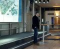 Bild: Sittl/exb
Architekt Christian Schönberger bei der Präsentation der Bebauungsentwürfe via Livestream im Innovision Center in Weiherhammer. Bis 20. Dezember kann jeder Weiherhammerer Bürger ab 14 Jahren online seine Meinung dazu äußern und Anregungen einbringen.