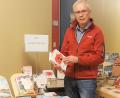 Bild: tu
Das Bild zeigt Büchereiarbeitskreismitglied Hans Müllhofer in der Stadt- und Schulbücherei.