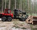 Bild: bsc
Erster Arbeitseinsatz: Aus unwegsamem Gelände chauffierte Florian Frank mit seinem neuen Forwarder geschlagenes Holz zu einem befestigten Waldweg für den späteren Abtransport durch Langholzwagen.