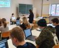 Bild: bnr
Die Landgraf-Ulrich-Mittelschule ist für den Distanzunterricht bestens gerüstet. Für jeden Schüler steht ein Computer zur Verfügung.