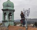 Symbolbild: Sirenenbau Fischer/exb
Blick vom Dach des Hirschauer Rathauses. Der Stadtrat hatte heuer seine letzte Sitzung. Im Bild die Installation einer neuen Sirene auf dem Dach.