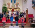 Bild: bsc
Einen eindrucksvollen Ministranten-Gottesdienst gestalteten die Minis der Pfarrei Maria Immaculata am dritten Adventssonntag. Pfarrer Joseph (Mitte) und die Kirchenbesucher dankten mit langem Applaus.