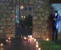 Bild: jzk
Auch beim dritten Adventsfenster an der Stadtmauer spendete Pfarrer Thomas Kraus seinen Segen.