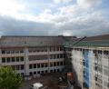 Bild: mab
Auf die Dachflächen der Grund- und Mittelschule Schwarzenfeld sollen Photovoltaikanlagen. Die Installation verzögert sich bis Frühjahr.