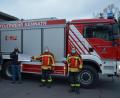 Bild: mde
Eine Spende von 1000 Euro überreichten Timo Traßl und Christopher Szeri (von links) an die Kommandanten Alfred Vogel und Peter Denz (von rechts) für die Unterstützung der Feuerwehr Kemnath beim Autokino.