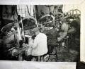Bild: ubb
Viele Fotos von der Arbeit der "Knopferer" früher, fotografiert in den Fabriken, sind im Museum ausgestellt.