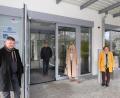 Bild: Wolfgang Steinbacher
Die Nachnutzung der ehemaligen Grammer-Konzern-Zentrale ist gelungen. Darüber freuen sich (von links): Gewerbebau-Geschäftsführer Karlheinz Brandelik, OB Michael Cerny, OTH-Präsidentin Andrea Klug und Brigitte Netta, Leiterin der Kindertageseinrichtung DigiMINT-Kids.