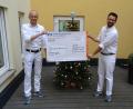 Bild: Dobmeier
Die Zahnärzte Dr. Johannes Ermer (rechts) und Dr. Markus Schmid spenden je 1000 Euro an die Kinderkrebshilfe Oberpfalz-Nord und den Verein „Hoffnung für Menschen“.