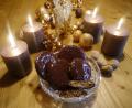 Bild: Miriam Lill/exb
Damit sich der Schokoüberzug gleichmäßig auf den veganen Lebkuchen verteilt, kann ein Föhn eingesetzt werden.