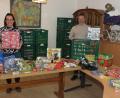 Bild: Dobmeier
Schwimmvereinsvorsitzende Ilona Forster und Stadtrat Ali Daniel Zant von den Linken organisierten Spenden und sammelten Spielsachen. Zusammen sorgten sie bei der Verteilung für eine schöne Weihnachtsbescherung bei der Tafel Weiden-Neustadt.