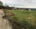 Bild: Gabi Schönberger
Zwischen Grafenwöhrer Straße und der Straßenmeisterei (links im Hintergrund) soll die neue Rettungswache in Eschenbach gebaut werden. In das neue Gebäude integriert sind auch 18 Tagespflegeplätze.und Räume für Ehrenamtliche.