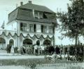 Repro: mor
Das Bild zur Einweihung des Kindergartens im Theresienheim im Jahr 1929 ist auf dem April-Blatt des CSU-Kalenders zu finden. Es soll Anreiz geben, das „Grafenwöhrer G´schichterl“ mit dem Titel „Wohl behütet – Die Kinderbewahranstalt Grafenwöhr“ auf der Homepage des Kultur- und Militärmuseums zu lesen.