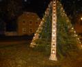 Bild: bk
In Kaltenbrunn leuchtet die Ziegelpyramide zu Weihnachten.