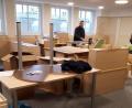 Bild: bk
Mit Hochdruck arbeiten die Firmen an der Fertigstellung der als nachhaltige Übergangslösung für die Kiga-Gruppe „Fuchsbau“ vorgesehenen Räume in der Grundschule.