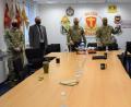Bild: nbu
Bei der Spendenübergabe im Stabsgebäude des Partnerschaftsverbandes 18. CSSB in Grafenwöhr nahmen teil (von links): Master Sergeant Christopher Ladd, Bürgermeister Uwe König, Bataillonskommandeur Lieutenant Colonel Charles Jaquillard, Command Sergeant Major Rassun Thompson, Bezirksgeschäftsführer Dario Vodojkovic sowie 2. Vorsitzender der Reservistenkameradschaft Freihung, Stabsfeldwebel der Reserve, Gerhard Lindthaler.