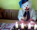 Bild: Evang. Pfarramt Tirschenreuth/exb
In den Advents-Videos wurde von einem Schneemann durchs Programm geführt.