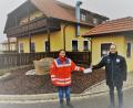 Bild: gz
Im Namen des TSV überreicht Vorsitzender Thomas Meckl an HvO Laura Roth eine Spende von 500 Euro.