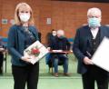 Bild: no
Bürgermeisterin Brigitte Bachmann gratuliert Erhard Nitzbon zur Verleihung der Kommunalen Verdienstmedaille in Bronze.