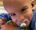 Bild: Anna Lucko-Orrù /exb
Gian Paolo im Isolierzimmer. Der Vierjährige hat aufgrund der Chemotherapie seine schwarzen Haare verloren.