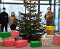 Bild: Kerstin Preischl/exb
20 Päckchen spendeten die Klassen FOS/BOS Schwandorf für die Weihnachtstrucker-Aktion.