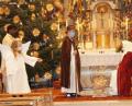 Bild: wel
Die vier Kinder der Familie Scheuerer stellten das Lukas-Evangelium im Krippenspiel dar. Pater Savari Selvarasu gestaltete die Familienchristmette.