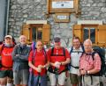Bild: do
Dem Jubilar Franz Nasser (von rechts) gratulieren auch die Wanderfreunde Karl Ott, Franz Geigenberger, Gerhard Schwaiger, Georg Bayerl und Franz Dilling mit einer Videobotschaft und erinnern an feucht-fröhliche Hüttenabende.