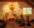 Bild: fvo
„Jesus wird geboren“ hieß das Krippenspiel in der Kinderchristmette. Auf großem Bild an der Wand wurde die Weihnachtsgeschichte bis zur Geburt Christi in Bildern gezeigt - 19 Kinder sprachen dazu daheim aufgenommene Texte.