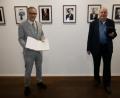 Bild: hmr
Bürgermeister Bernd Sommer (links) freute sich, dass er die große Ehre hatte, dem langjährigen Stadt- und Kreisrat Rainer Fischer die Kommunale Verdienstmedaille in Bronze zusammen mit einer Urkunde, unterzeichnet von Innenminister Joachim Herrmann, überreichen zu dürfen.