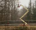Bild: exb
An manchen Bäumen auf dem Areal der Neuen Mitte in Ebermannsdorf brauchte es einen Schnitt, andere tote Gewächse mussten entfernt werden.