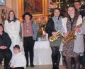 Bild: cro
Das Krippenspielteam mit Pfarrer Georg Gierl, Gemeindereferentin Kerstin Wallmeyer, Angelina und Maximilian Wallmeyer, Luisa Riedl und Stefan Erndt (von links). Vorne, sitzend Marie-Christin Wallmeyer sowie (vorne, stehend) Lena Windschügl.