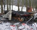 Bild: jr
Komplett niedergebrannt ist ein Bauwagen bei der Pfudermühle. Zum Löschen des Feuers waren die Brandschützer aus Waldsassen und Querenbach ausgerückt.