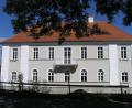 Archivbild: öt
Der Landkreis unterstützt auch die Sanierung des Schlosses Riglasreuth mit 5000 Euro. Es präsentiert sich mittlerweile als imposantes Gebäude. Die Bausünden aus der Zeit als Königlich Bayerisches Forstamt sind nicht mehr zu sehen.