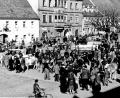 Archivbild: Helmut Zagler/exb
1950 fand in Tirschenreuth nach dem Zweiten Weltkrieg erstmals wieder ein Viehmarkt statt. Leitender Landwirtschaftsdirektor Wolfgang Wenisch berichtet von einem starken Strukturwandel in der Landwirtschaft seit dieser Zeit.