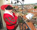 Archivbild: rdo
Türmer Christian Stahl bläst seit Jahren in der Silvesternacht das neue Jahr vom Michaelsturm an. Corona-Pandemie und Ausgangssperre lassen diese Tradition in diesem Jahr nicht zu.