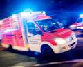 Symbolbild: Marcel Kusch/dpa
Rettungskräfte brachten den Lastwagen-Fahrer sofort ins Klinikum nach Marktredwitz.