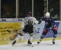 Archivbild: gb
Das erste Heimspiel gegen den Höchstadter EC gewannen die Blue Devils (Szene mit Marco Habermann, rechts) mit 6:3.
