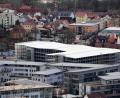 Bild: Dagmar Williamson
Viele Dächer, aber keine Photovoltaik-Anlagen: Das Parkhaus an der Marienstraße ist laut Die Liste Amberg ein Beispiel für vertane Chancen der Stadt. „Das Dach ermöglicht eine PV-Anlage, die jährlich rund 400 000 Kilowattstunden produzieren würde und somit durchschnittlich etwa 115 Haushalte mit Strom versorgen könnte“, sagt Martin Frey.