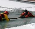 Bild: Andreas Brückmann
In den vergangenen Jahren übten DLRG und Wasserwacht die Eisrettung gemeinsam. Heuer gibt es wegen der Pandemie keine Möglichkeit dazu.
