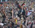 Archivbild: Sophia Kembowski/dpa
Endlich wieder in der Menge baden, ob das klappen wird? Die Fußball-Europameisterschaft soll in diesem Jahr vom 11. Juni bis 11. Juli in verschiedenen Ländern nachgeholt werden.