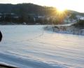 Bild: bö
Sonnenuntergang am 594 Meter hoch gelegenen Schauerstein. Nur eine paar Wildspuren sieht man auf der Panzerstraße. Kein Mensch weit und breit und auch kein Coronavirus. Nur die Stille eines ausklingenden Wintertages.