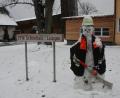Bild: wro
Den Feuerwehrkameraden aus Schnee haben der Kommandant der FFW Schönhaid-Leugas und seine drei Kinder gebaut. Bewundern kann man den traurig dreinblickenden Gesellen seit ein paar Tagen am Schönhaider Mehrzweckhaus.