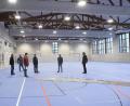 Bild: Gabi Schönberger
Beim Rundgang durch die Halle mit Abstand, von links: der neue Hausmeister der Mittelschule, Markus Zeller. der scheidende Hausmeister Werner Fleißner, stellvertretender Bauamtsleiter Markus Wildenauer, Bürgermeister Andreas Wutzlhofer, Architekt Manfred Schwemmer und zweiter Bürgermeister Uli Münchmeier.