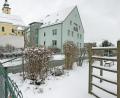 Bild: Gabi Schönberger
Die Stadt prüft, das Alte Pfarrhaus zu kaufen und dort Platz für zusätzliche Krippenplätze zu schaffen. Unabhängig davon hat der Stadtrat jetzt die Neugestaltung der Außenanlagen seines Kindergartens in Auftrag gegeben.
