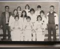 Archivbild: rn
Vor 40 Jahren waren die Erstplatzierten der jeweiligen Gewichtsklasse: Obere Reihe von links: Michaela Neumüller, Alexandra Thurn, Donato Franco; mittlere Reihe: Barbara Koller, Martina Schönsteiner, Brian Tatro und Christian Pohl; untere Reihe: Jürgen und Dieter Ulm sowie Martina Wamser. Helmut Wamser, zweiter Vorsitzender des SCE (links), gratuliert zusammen mit Judo-Spartenleiter Rainer Plößner (rechts).
