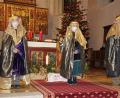 Bild: kro
Die Tirschenreuther Sternsinger, die von den Familien Würl und Peter gestellt werden, sprach am Samstagabend am Ende des Vorabendgottesdienstes den Segenspruch.